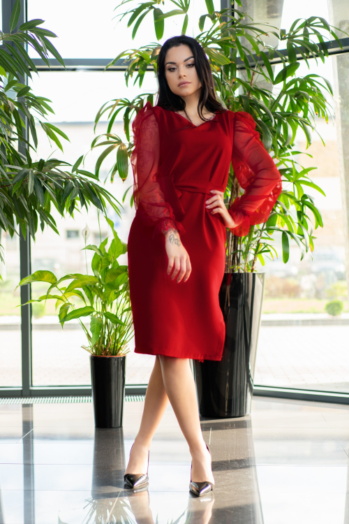 Ereve Red - elegancka sukienka z tiulowymi rękawami
