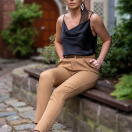 Luxmee Black - satynowy top z lejącym dekoltem